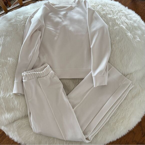 White lounge set - Picture 2 of 3